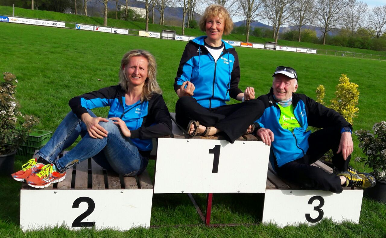 Teilnehmer auf dem Siegerpodest